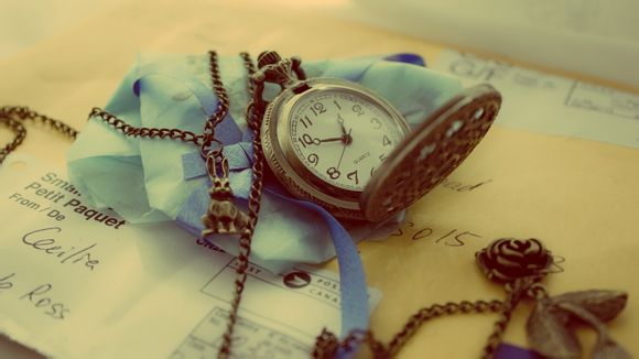 法国埃菲尔铁塔多少米高